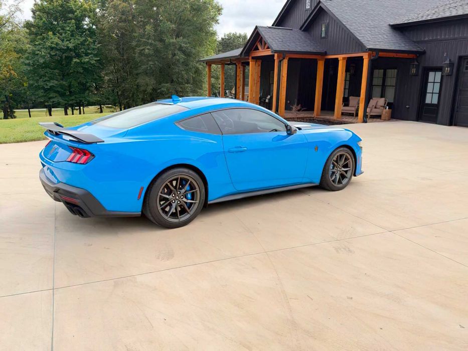 Ford Mustang      2024