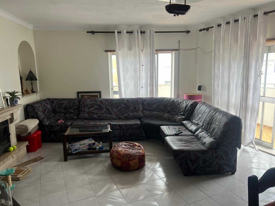 Sofá de canto com cama incluída