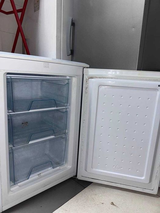 Морозильна камера ELENBERG FR 86