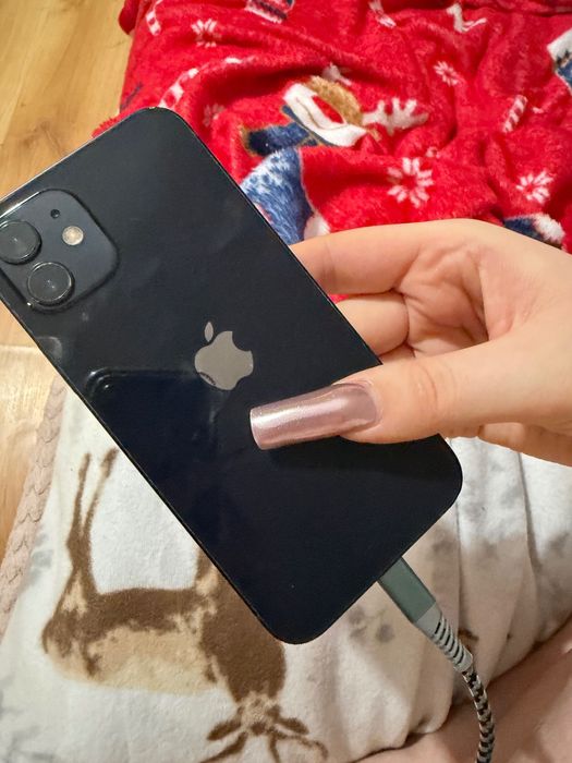 iPhone 12 uszkodzony wyświetlacz