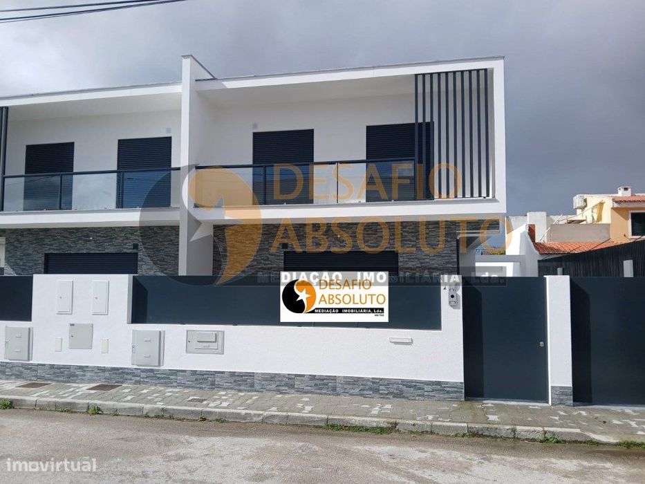 Moradia Geminada T3+1, Áreas Grandes. Fernão Ferro