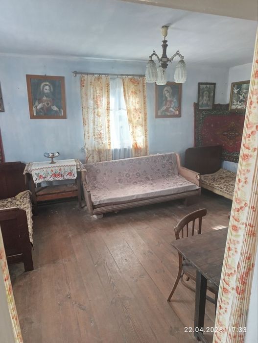 Житловий будинок та земельна ділянка