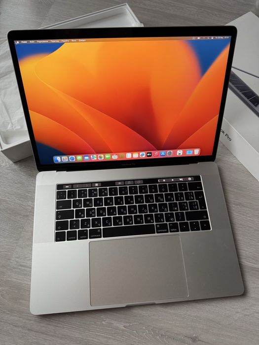MacBook Pro 15 2019 i7 16/256 GB офіційний повний комплект