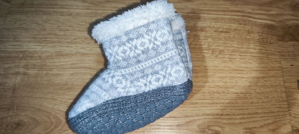 Kapcie dziecięce H&M