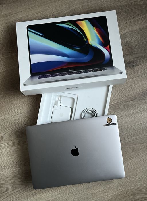 Macbook Pro A2141 16” 2019 32GB 2xGPU 2,4GHz Intel i9
