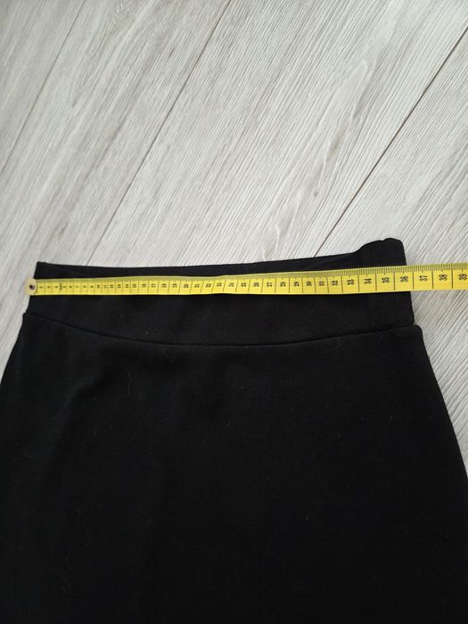 Czarna ołówkowa spódnica Amisu M 38 10