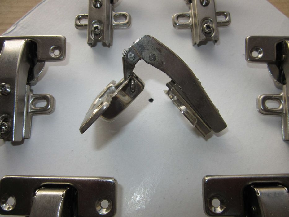 Dobradiças invisíveis PORTA EM LINHA 35MM