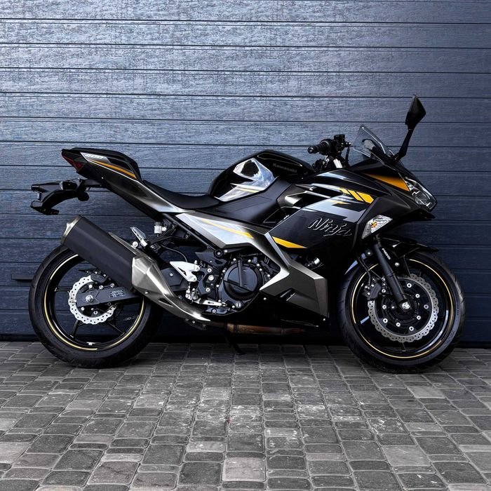 Продам мотоцикл Kawasaki Ninja 400 (3182)