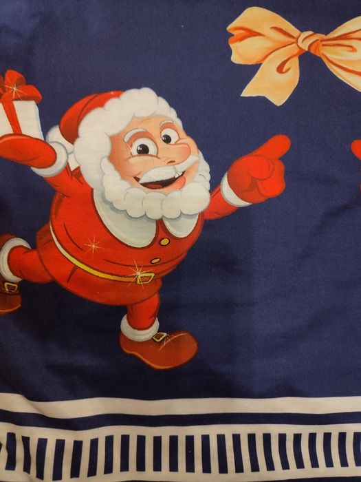 Chabrowa sukienka świąteczna z Mikołajami