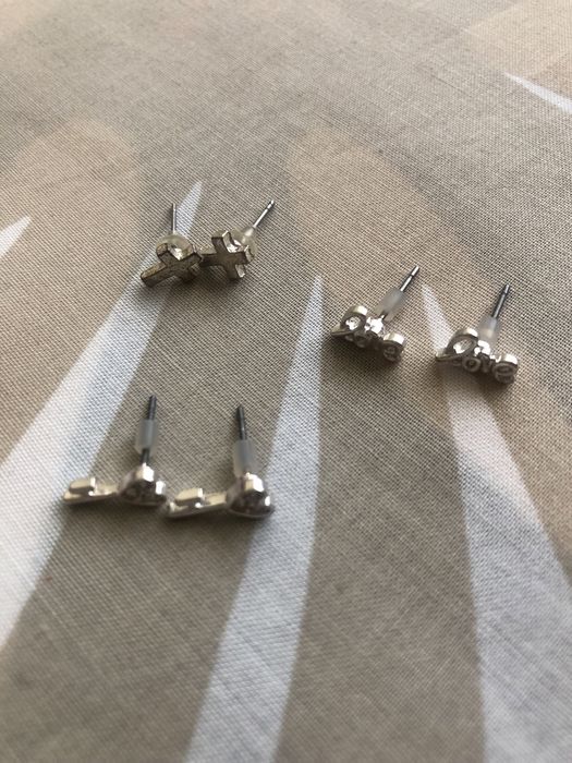 3 pares de brincos diferentes