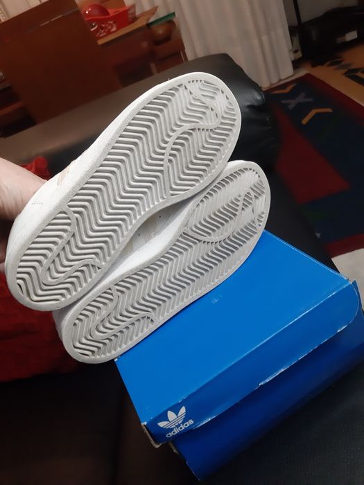 Vendo um par sapatilhas da adidas no 35