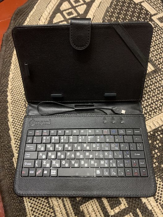 Чохол з клавітурою для android