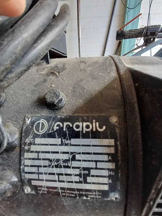 GERADOR ANTIGO 5KVA para ligar tomada de força trator/motocultivador