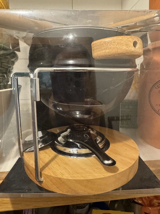 Fondue novo e ainda na caixa