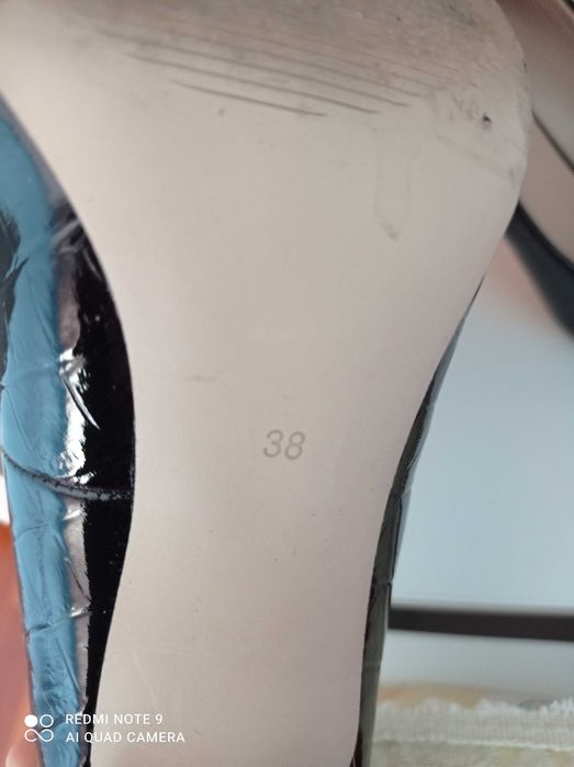 Stiletto marca GUESS