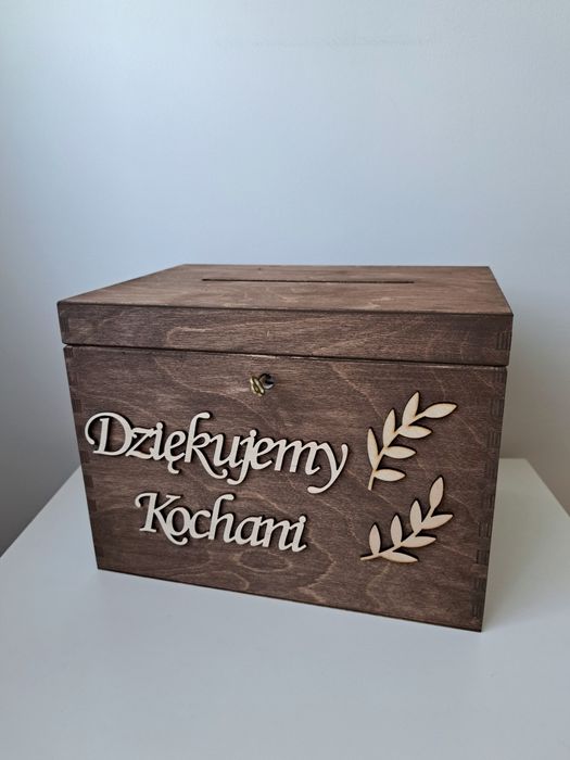 Rustykalne drewniane pudełko na koperty zamykane na kluczyk wesele