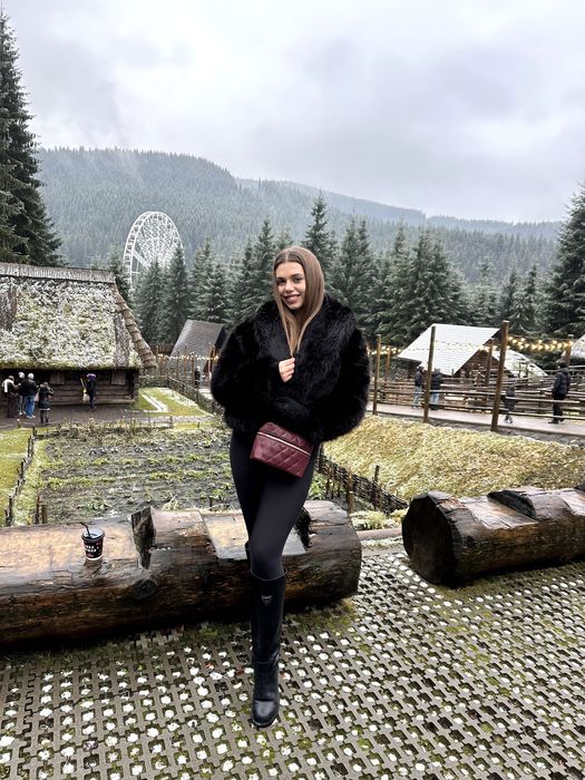 Шуба чорна розмір М/Л