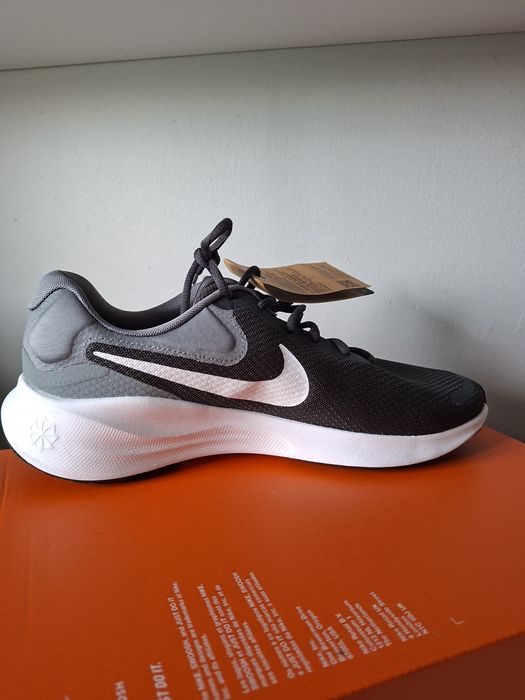 Nike Revolution 7