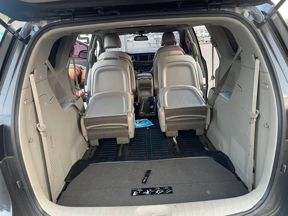 продаж Kia Carnival в гарному стані