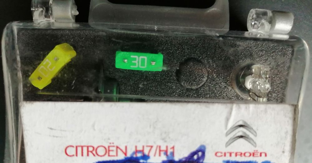 Kit lâmpadas e fusíveis, H7 / H1.