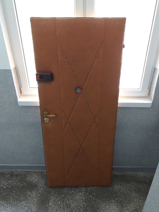 Sprzedam drzwi wejściowe.