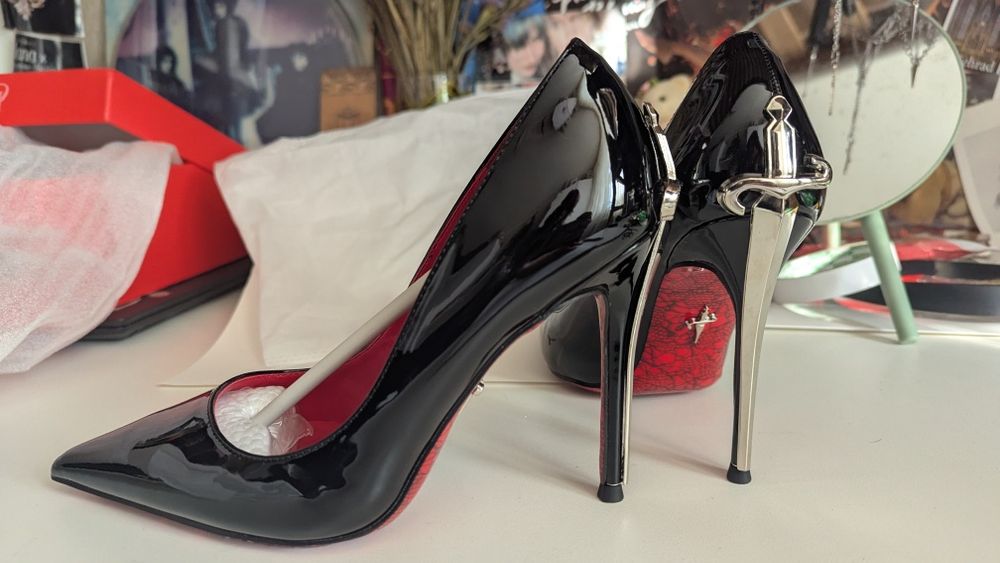 Туфлі з мечем cesare paciotti