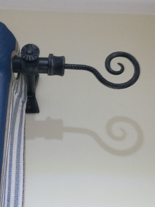 Vendo cortinados e varão com os respetivos acessórios