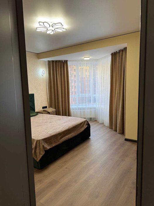 Пров.Тарнавського, сучасний ремонт. Кухня-студія + спальня.