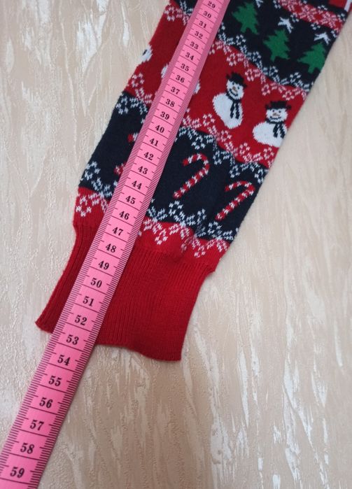 Новогодний свитерок как на мальчика так и на девочку.р134-140 на 9-10л