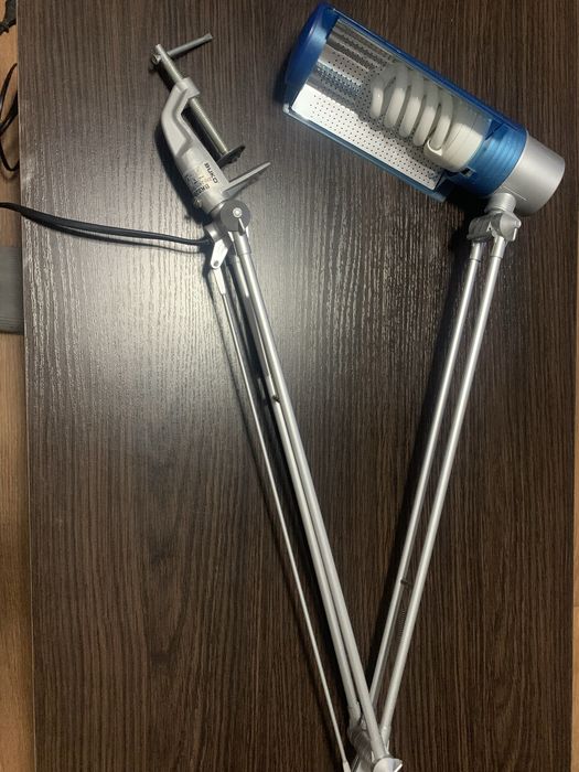 Лампа з кріпленням до столу