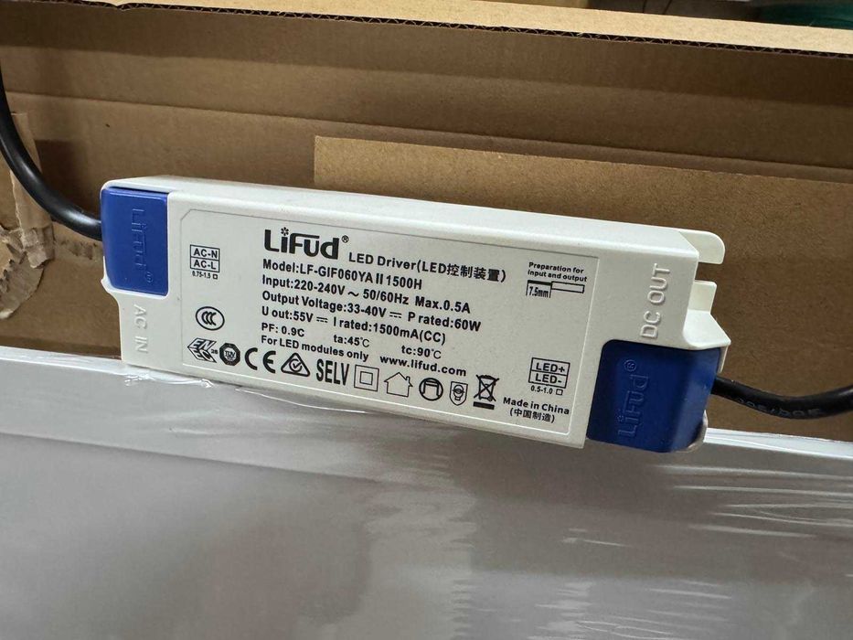 Painéis LED de TECTO, 120x60cm novos, na caixa