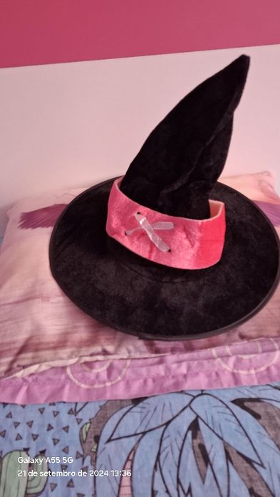 Fato de bruxa usado uma vez