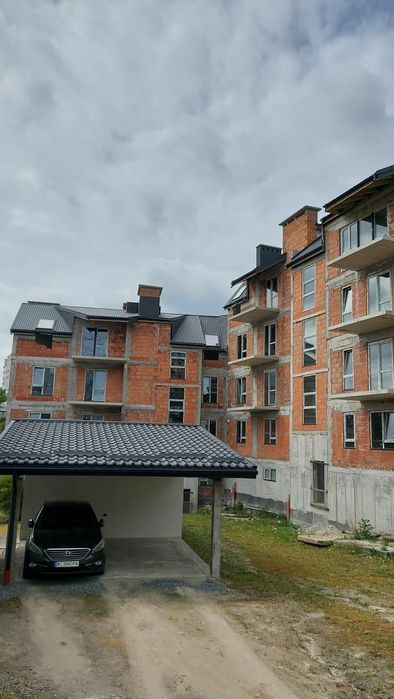 Продам 2-ох кім. квартиру по вул.Розточчя | малоквартирний будинок з паркінгом