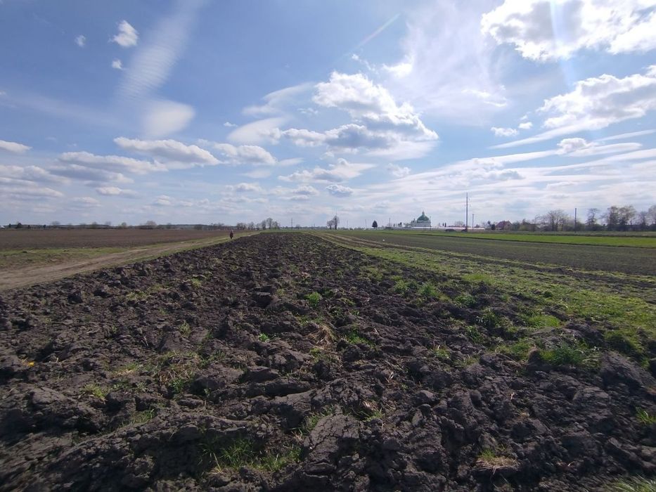 Земельна ділянка можлива під забудову (8сотих)