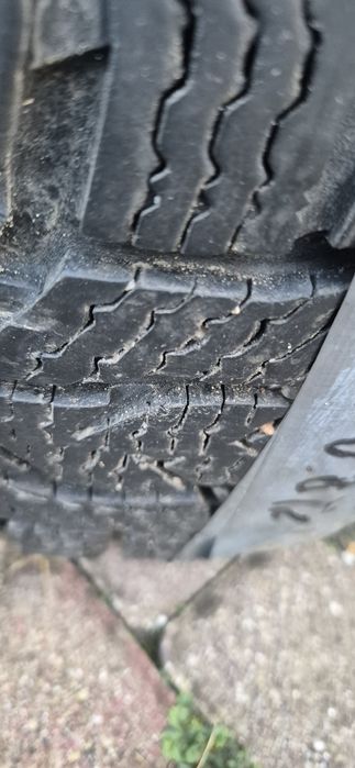 Opony zimowe nokian 215/65/15c 7m 2 sztuki