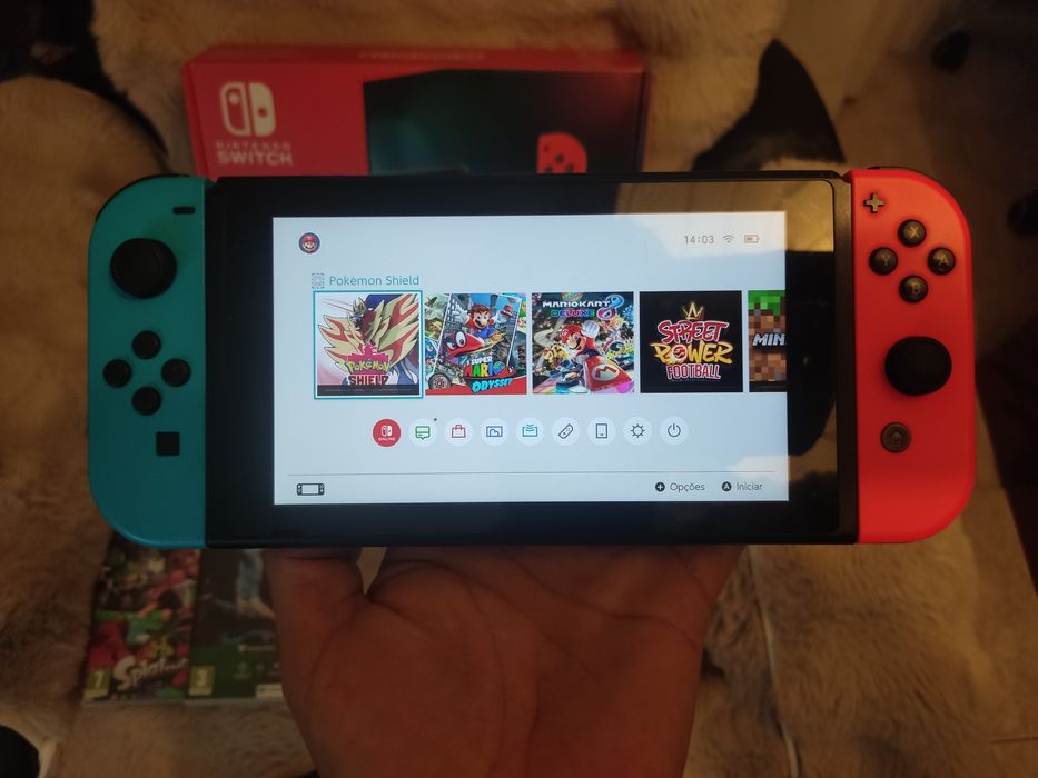Nintendo Switch completa + 2 jogos — Excelente estado