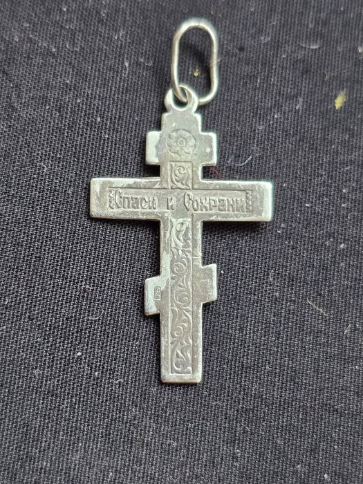 Золотиї хрестик з золотю ставкою розпятя  Ісуса хреста