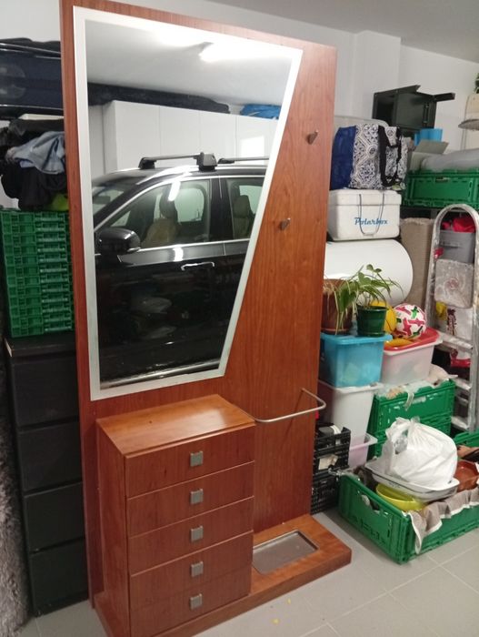 Móvel de entrada com espelho e arrumação