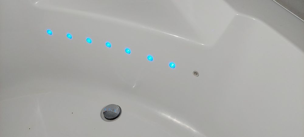 Wanna narozna z hydromasazem