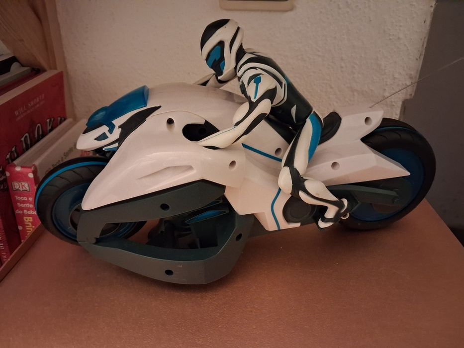 Moto RC do Max Steel.