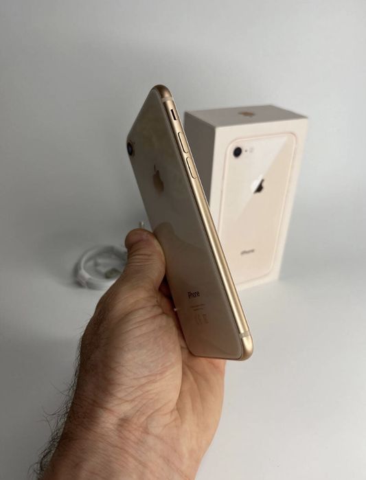 iPhone 8 на 64гб