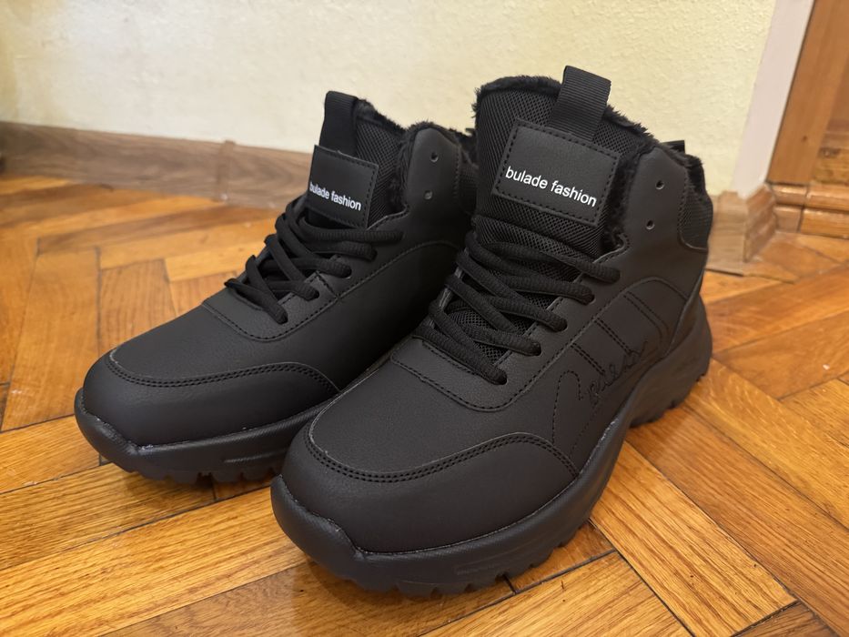 Зимові кросівки чорні 42 р.