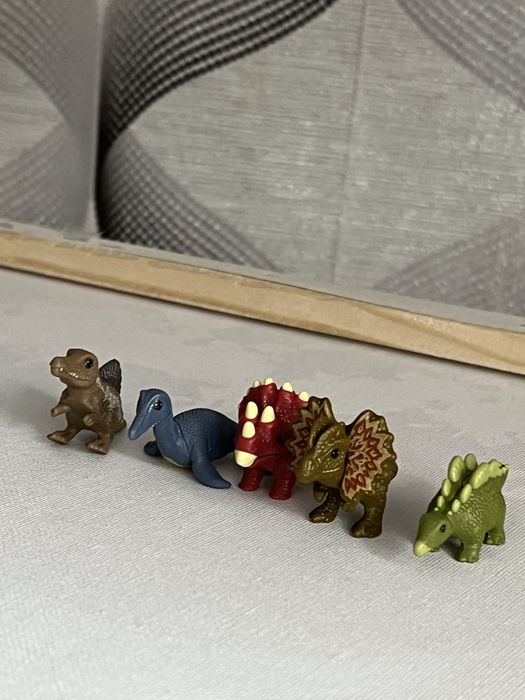 Kinder колекція динозаврів