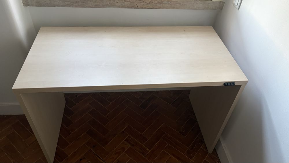 Secretária IKEA de madeira