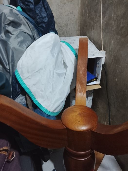 Mesa em cerejeira como nova, para desocupar espaço