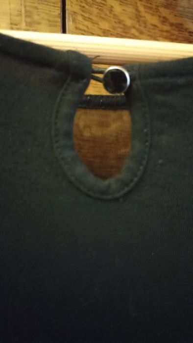 Жіноча блузка з камінчиками.