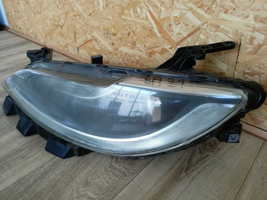 Chrysler 200 Lampa Lewa Przód