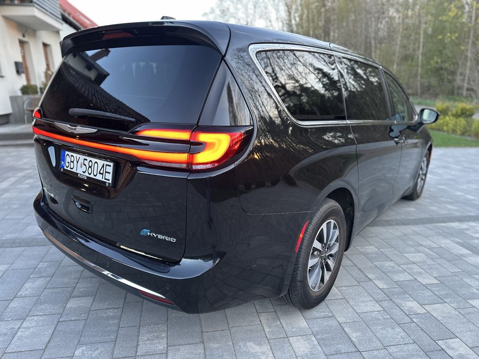 Chrysler Pacyfica hybryda plug in 2023
