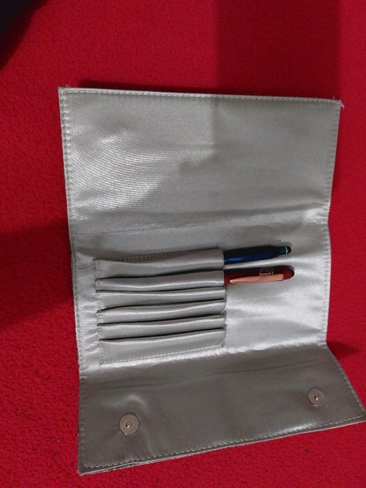 Carteira nova, para canetas