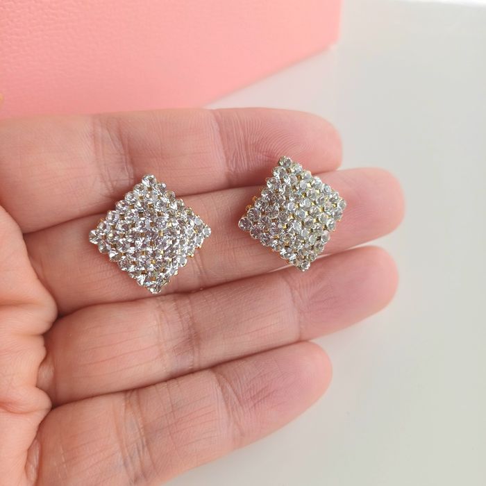 Brinco elegante cristais aurora boreal Swarovski banhada a ouro
